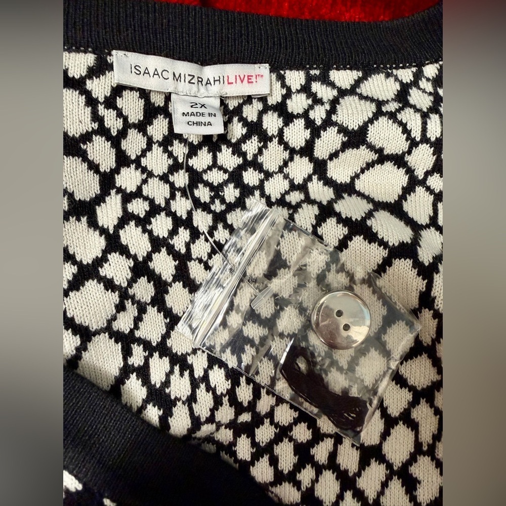 Isaac Mizrahi Live Cardigan Women’s 2X Black White Geometric Button Front - Picture 4 of 10